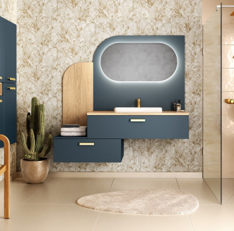 Salle de bain bleue et bois
