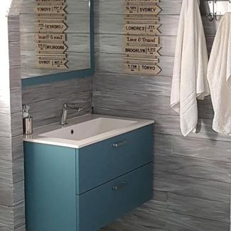salle de bain moderne bleue
