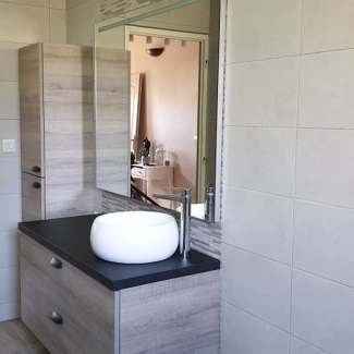 Salle de bain bois et noire