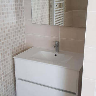 salle de bain blanche