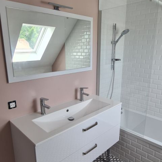 Salle de bain blanche 