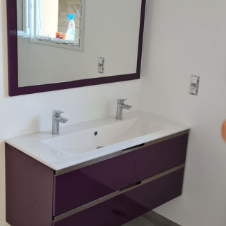 Salle de bain violette