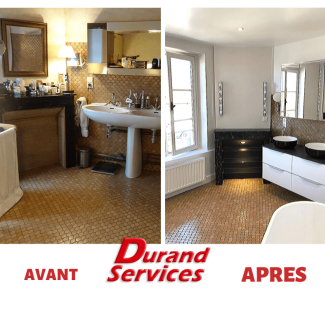 Salle de bain noire et blanche 