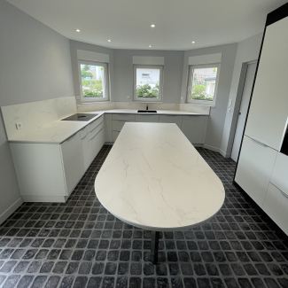 Ilot central cuisine blanche