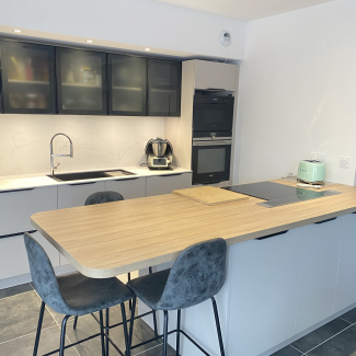 Cuisine blanche et bois