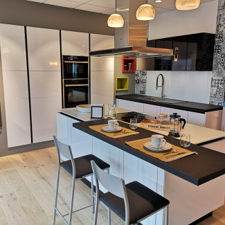 Cuisine moderne blanc laqué avec ilot