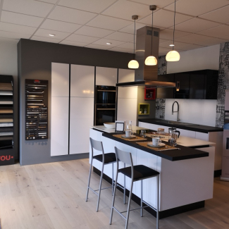 Cuisine moderne blanc laqué avec ilot