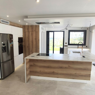 Cuisine blanche et bois